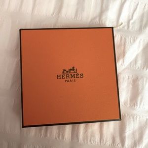 Real Hermès box, use to hold bracelet